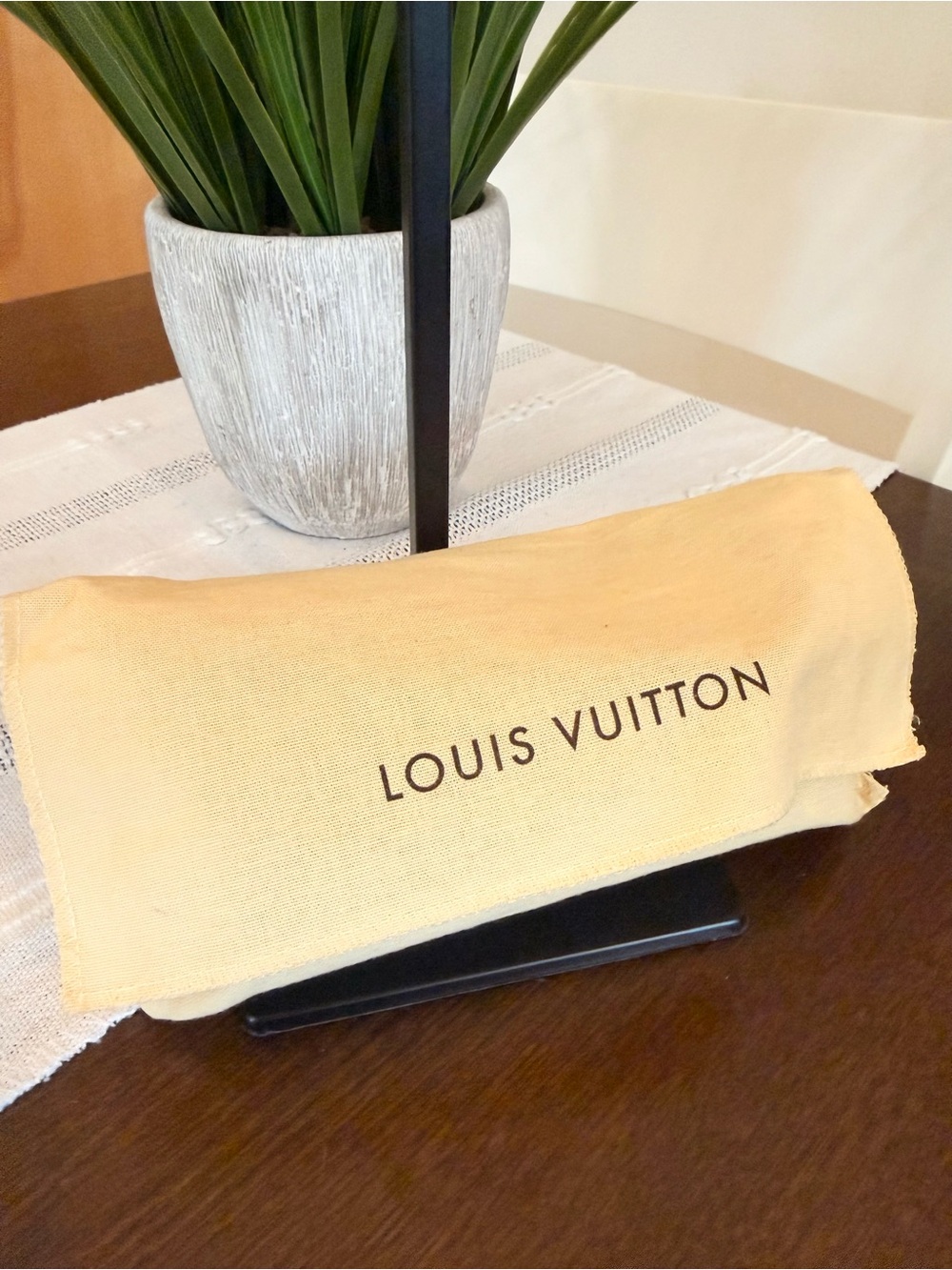 Louis Vuitton Mini Papillon Pochette - Picture 8 of 8